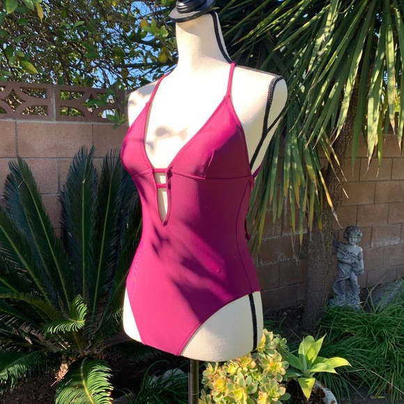 One-piece swimsuit by Cupshe - Picture 2 of 14